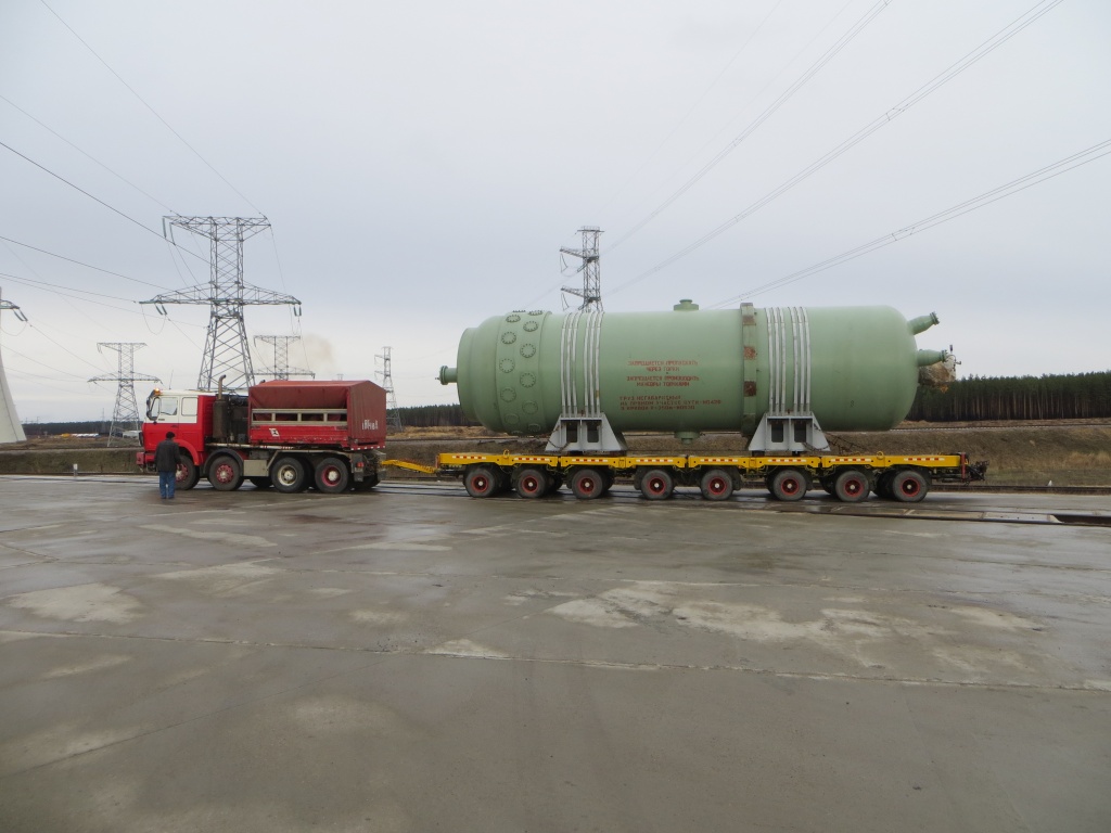 Перевозка компенсатора давления массой 220 тонн на Нововоронежской АЭС-2.jpg